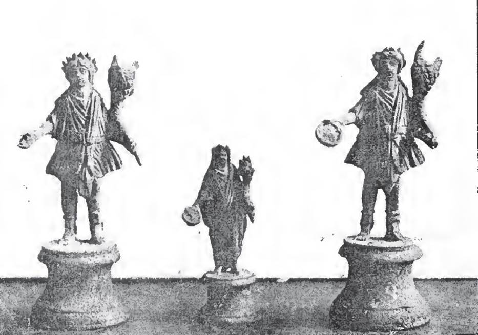 V.4.3 Pompeii. 1899. Three bronze statuettes. The smaller Genius of the usual type and the two Lares each holding a cornucopia and a patera. See Notizie degli Scavi di Antichit, 1899 (p. 206). See Boyce G. K., 1937. Corpus of the Lararia of Pompeii. Rome: MAAR 14. (p.40, no.118, note 1).