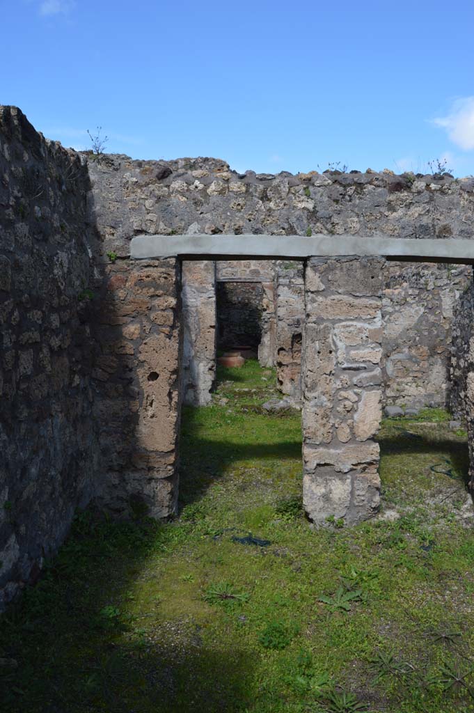 V.4.6 Pompeii. March 2018. Looking north from entrance doorway.
Foto Taylor Lauritsen, ERC Grant 681269 DÉCOR.
