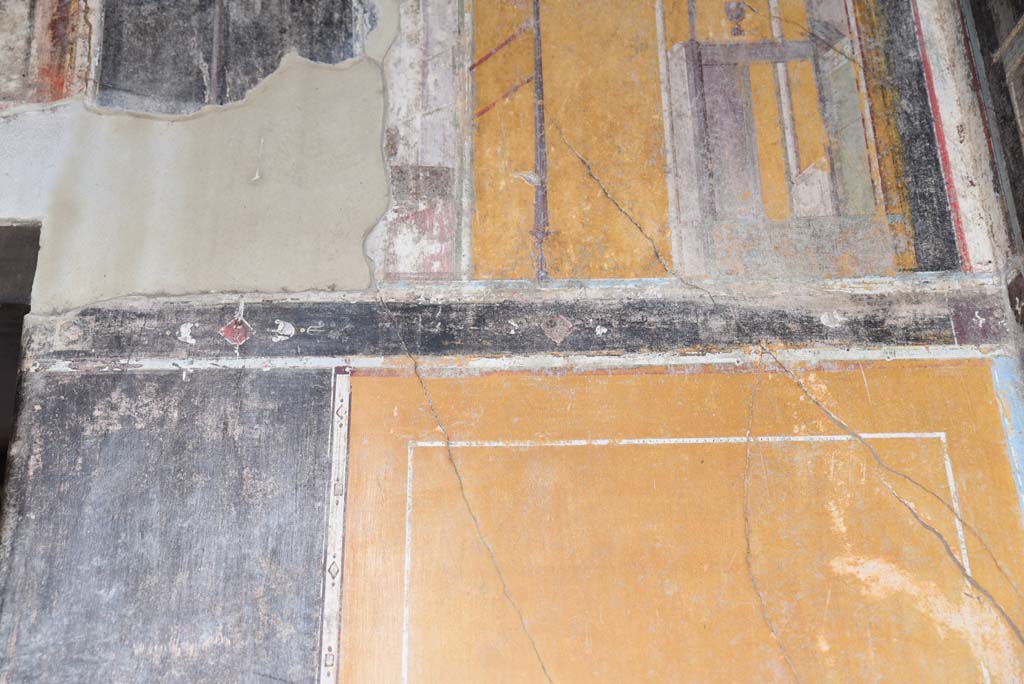 V.4.a Pompeii. March 2018. Room ‘g’, detail from upper north wall in north-east corner.
Foto Annette Haug, ERC Grant 681269 DÉCOR.
