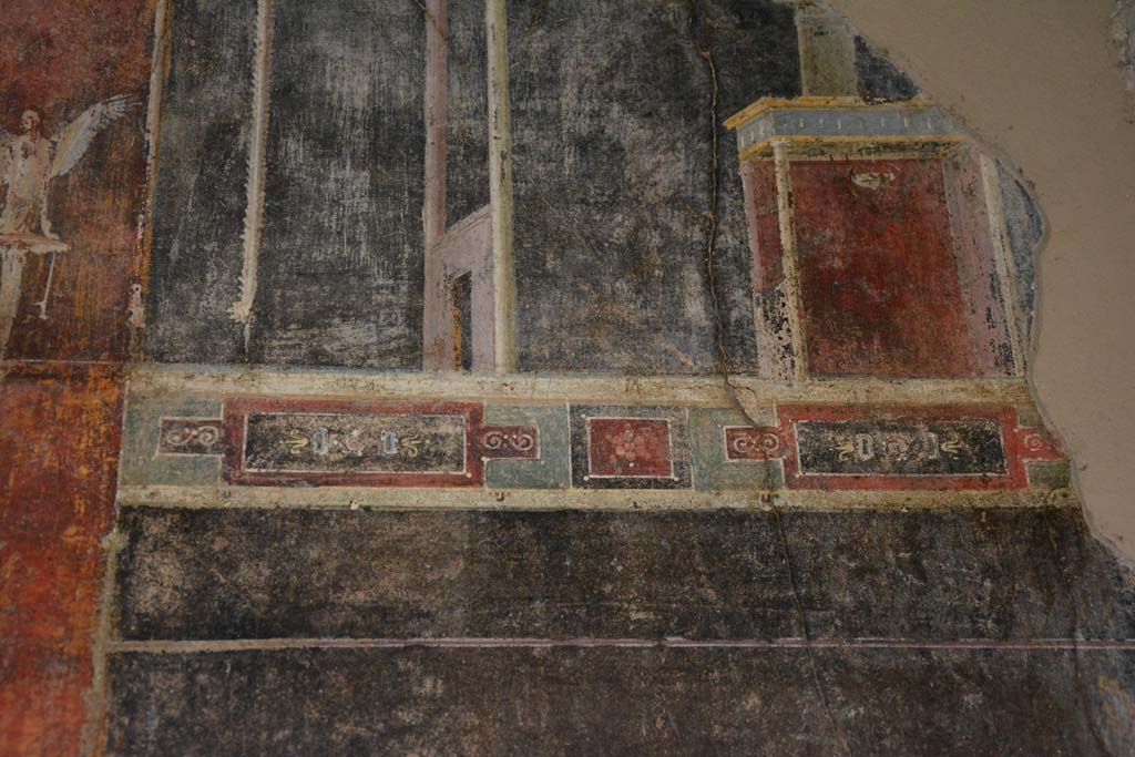V.4.a Pompeii. March 2018. Room ‘g’, detail from upper east wall at south end. 
Foto Annette Haug, ERC Grant 681269 DÉCOR.

