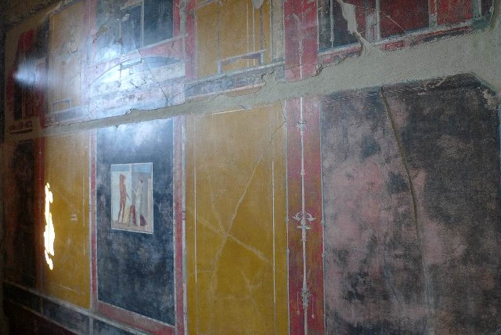 V.4.a Pompeii. July 2010. West wall of cubiculum on south side of atrium. Photo courtesy of Michael Binns.