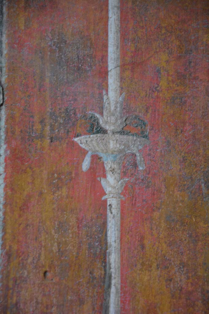 V.4.a Pompeii. March 2018. 
Room ‘g’, detail from separating panel between yellow and black panel at north end of west wall. 
Foto Annette Haug, ERC Grant 681269 DÉCOR.


