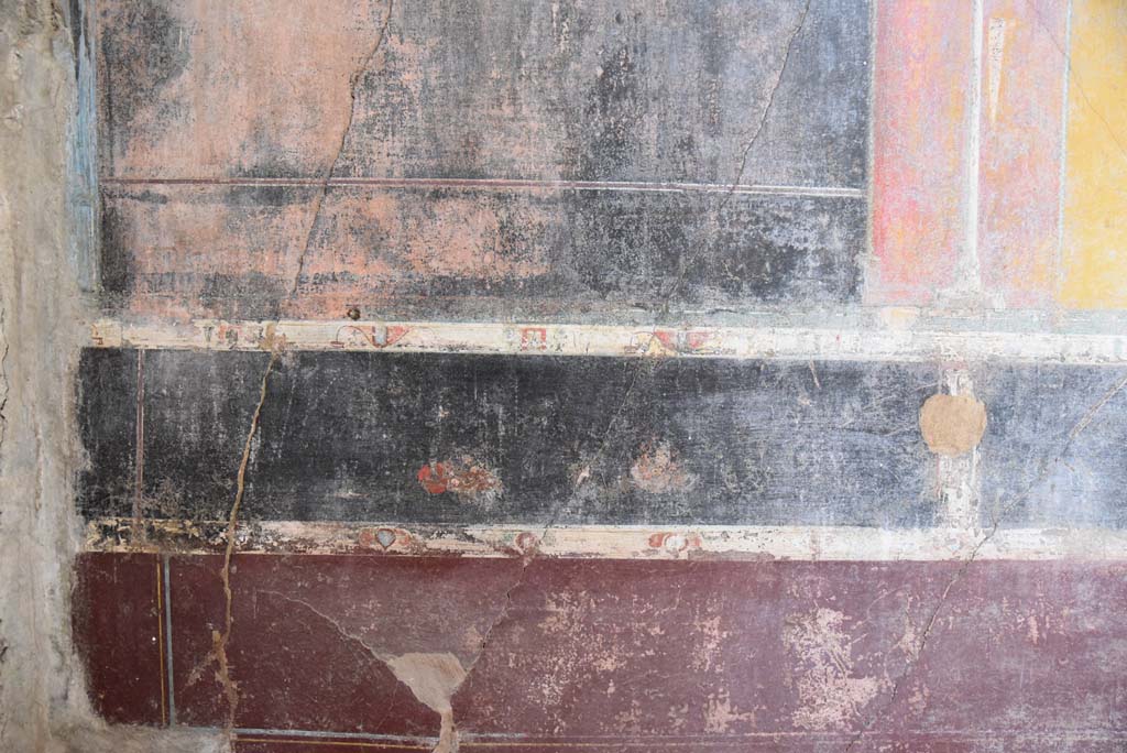 V.4.a Pompeii. March 2018. Room ‘g’, detail from predella at south end of west wall.
Foto Annette Haug, ERC Grant 681269 DÉCOR.
