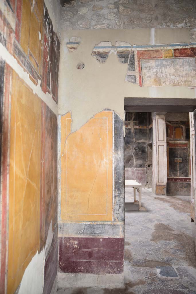 V.4.a Pompeii. March 2018. Room ‘g’, north wall in north-west corner.
Foto Annette Haug, ERC Grant 681269 DÉCOR.
