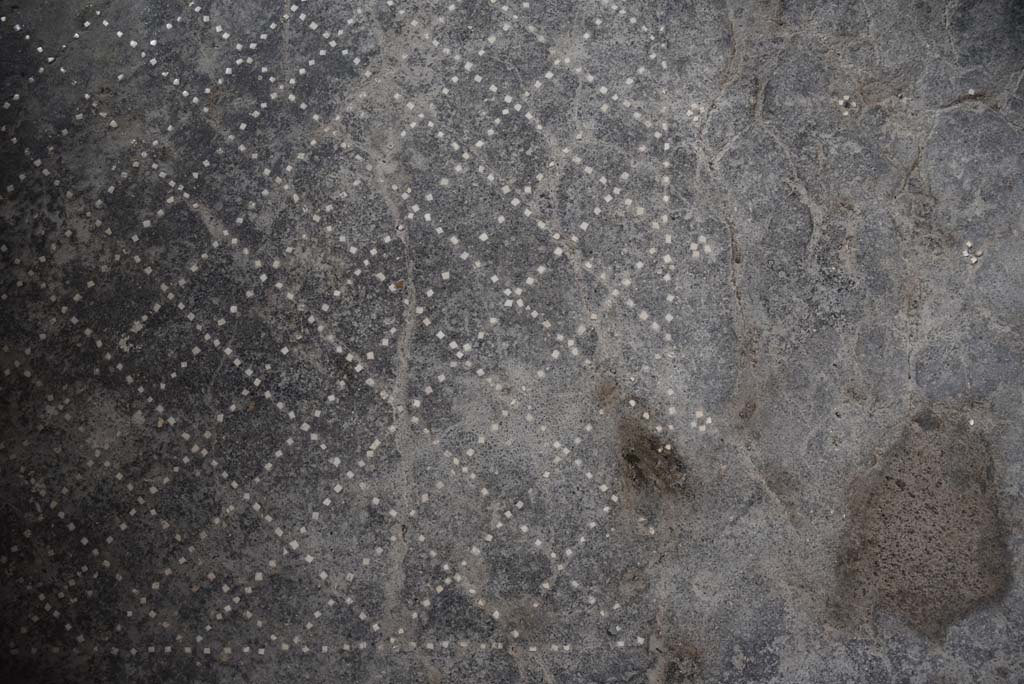 V.4.a Pompeii. March 2018. Room ‘f’, detail of flooring.
Foto Annette Haug, ERC Grant 681269 DÉCOR.
