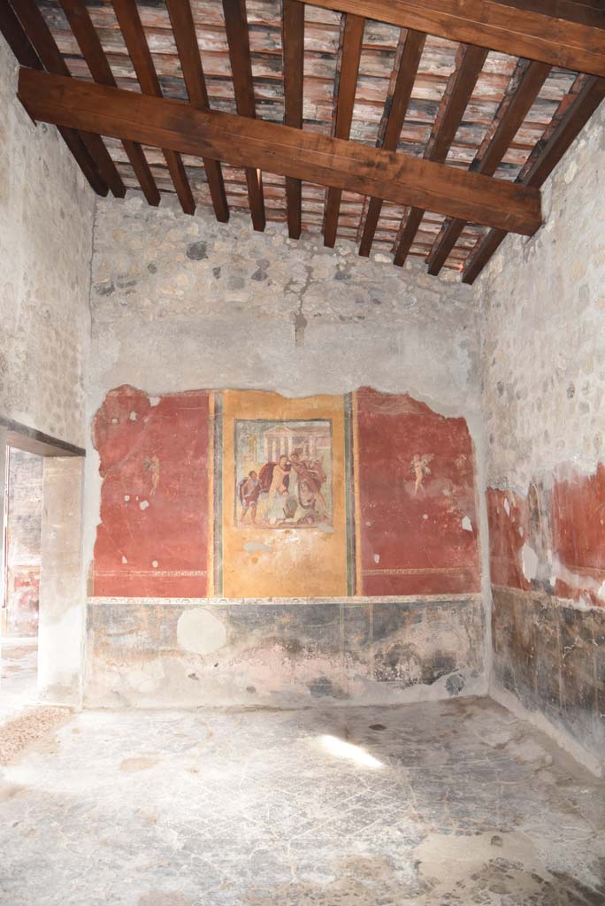 V.4.a Pompeii. March 2018. Room ‘f’, looking towards east wall.
Foto Annette Haug, ERC Grant 681269 DÉCOR.
