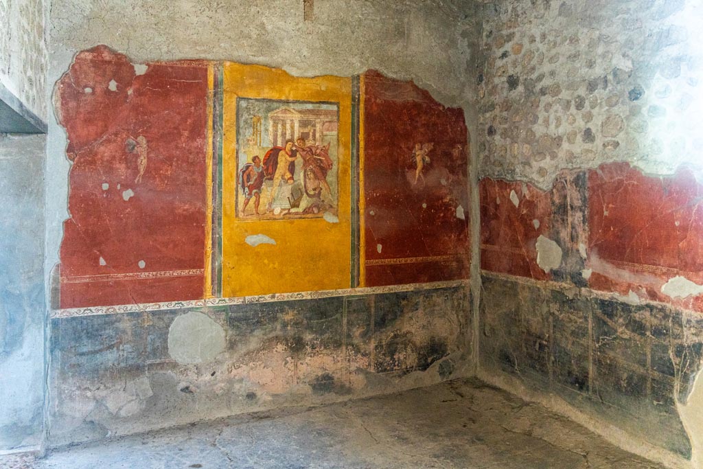 V.4.a Pompeii. October 2023. Room ‘f’, looking towards south-east corner. Photo courtesy of Johannes Eber.