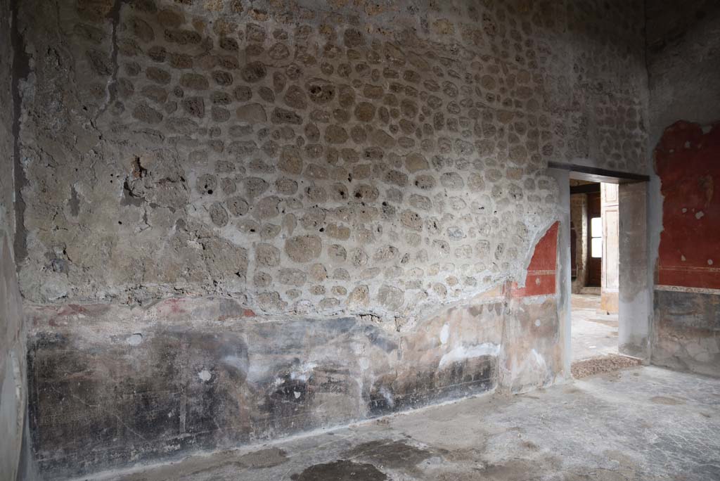 V.4.a Pompeii. March 2018. Room ‘f’, looking towards north wall.
Foto Annette Haug, ERC Grant 681269 DÉCOR.
