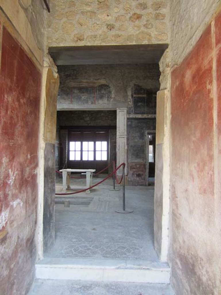 V.4.a Pompeii. May 2015. North side of atrium. Photo courtesy of Buzz Ferebee.