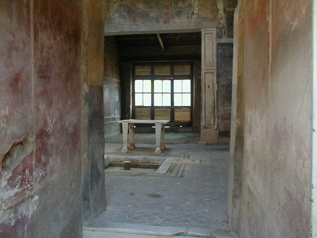 V.4.a Pompeii. December 2005.  North wall in atrium