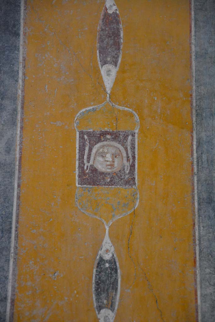 V.4.a Pompeii. July 2010. Wall painting of girl from west wall of cubiculum, on south side of doorway. Photo courtesy of Michael Binns.
