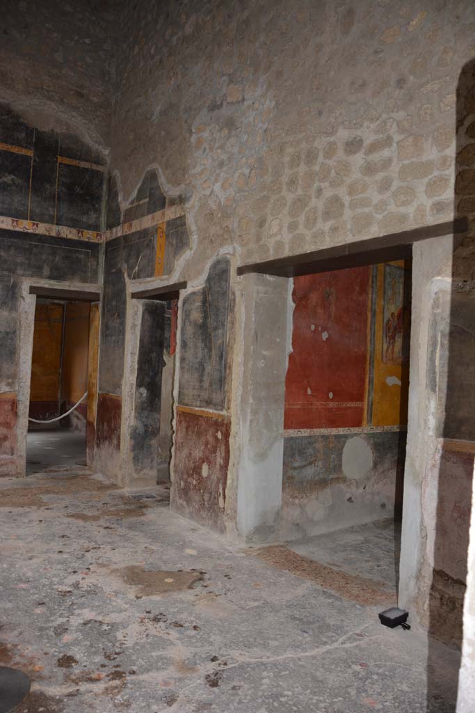 V.4.a Pompeii. March 2018. Room ‘b’, looking east alogn south wall.  
Foto Annette Haug, ERC Grant 681269 DÉCOR.
