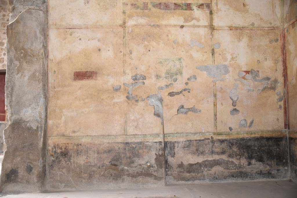 V.4.a Pompeii. March 2018. Room ‘c’, middle and lower south wall.
Foto Annette Haug, ERC Grant 681269 DÉCOR.

