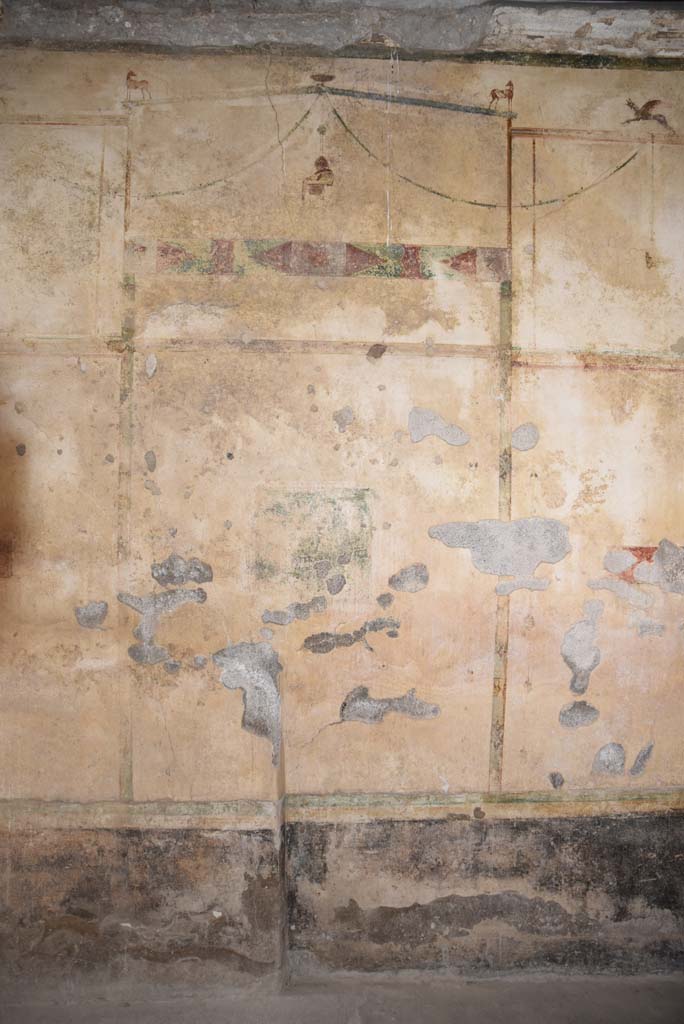 V.4.a, Pompeii. May 2018. Detail from central painting on east wall of winter triclinium. Photo courtesy of Buzz Ferebee.

