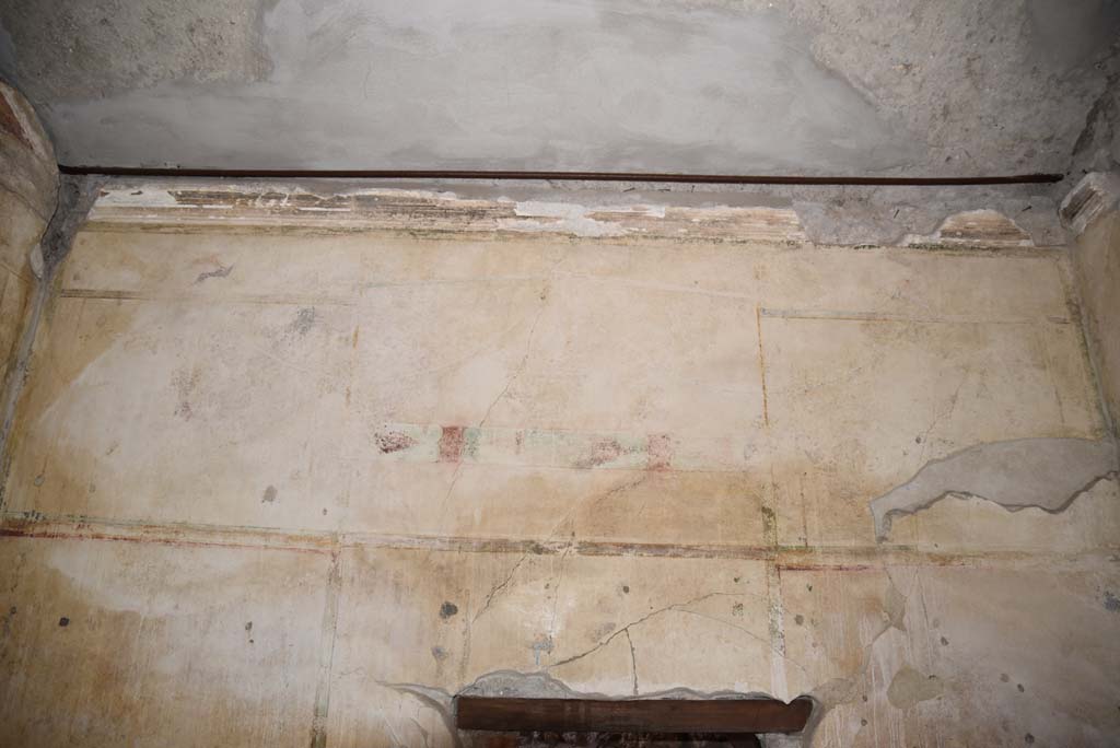 V.4.a Pompeii. March 2018. Room ‘c’, upper north wall above doorway to room ‘e’.
Foto Annette Haug, ERC Grant 681269 DÉCOR.

