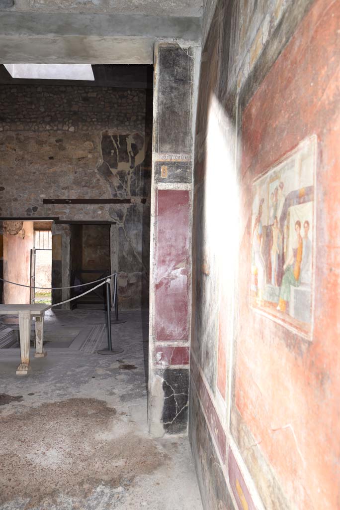 V.4.a Pompeii. March 2018. Room ‘h’, looking west along north wall towards north-west corner.
Foto Annette Haug, ERC Grant 681269 DÉCOR.
