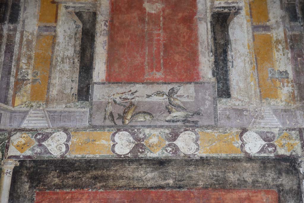 V.4.a Pompeii. March 2018. Room ‘h’, detail from upper north wall above central painting.
Foto Annette Haug, ERC Grant 681269 DÉCOR.

