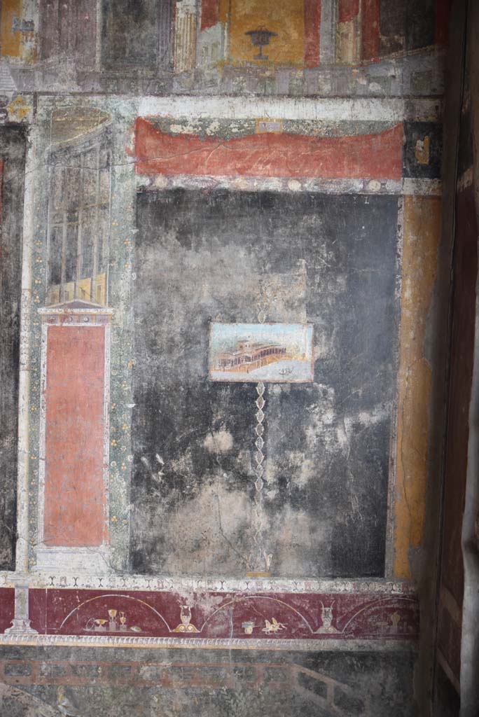 V.4.a Pompeii. March 2018. Room ‘h’, painted panel at east end of north wall.
Foto Annette Haug, ERC Grant 681269 DÉCOR.
