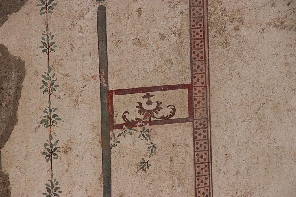 V.6.11 Pompeii. October 2024. Room 10, detail of painted decoration on east wall. Photo courtesy of Klaus Heese.