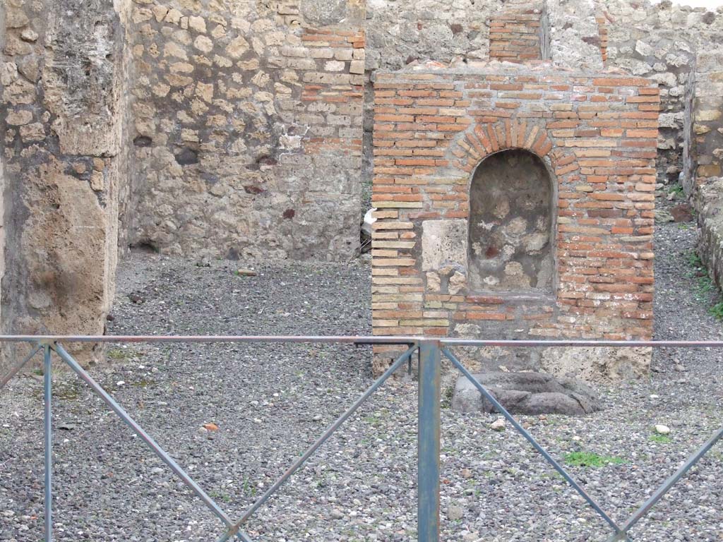 VI.3.10 Pompeii. December 2018. 
Lararium niche on east side of workshop. Photo courtesy of Aude Durand.
