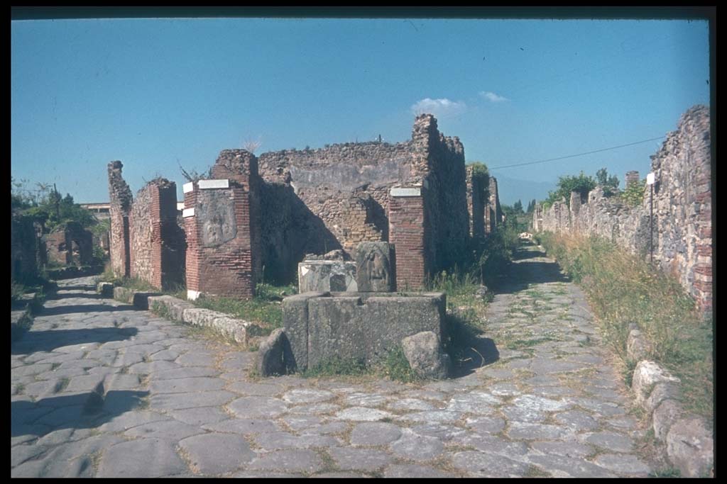 VI.3.20 Pompeii. Looking north towards bar, in junction of Via Consolare and Vicolo di Modesto.
Photographed 1970-79 by Günther Einhorn, picture courtesy of his son Ralf Einhorn.
