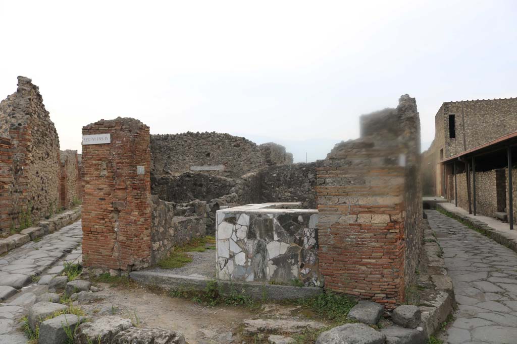 VI.4.1 Pompeii. December 2018. 
Looking south to entrance doorway from junction of Via Consolare, on left, with Vicolo del Farmacista, on right. Photo courtesy of Aude Durand.
