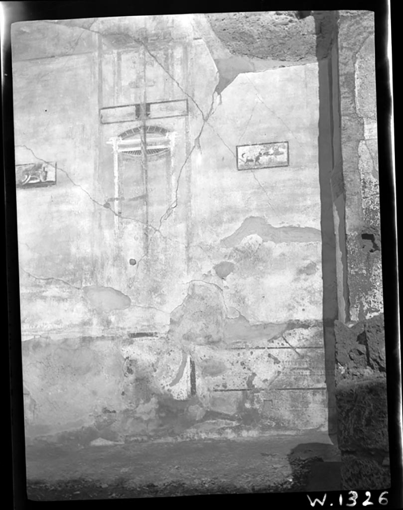VI.7.18 Pompeii. W.1326. North wall of east portico.
According to Bragantini, the small panel on the left contained a painting of two masks, the one on the right showed a dog.
See Bragantini, de Vos, Badoni, 1983. Pitture e Pavimenti di Pompei, Parte 2. Rome: ICCD. (p.152)
Photo by Tatiana Warscher. Photo © Deutsches Archäologisches Institut, Abteilung Rom, Arkiv.
