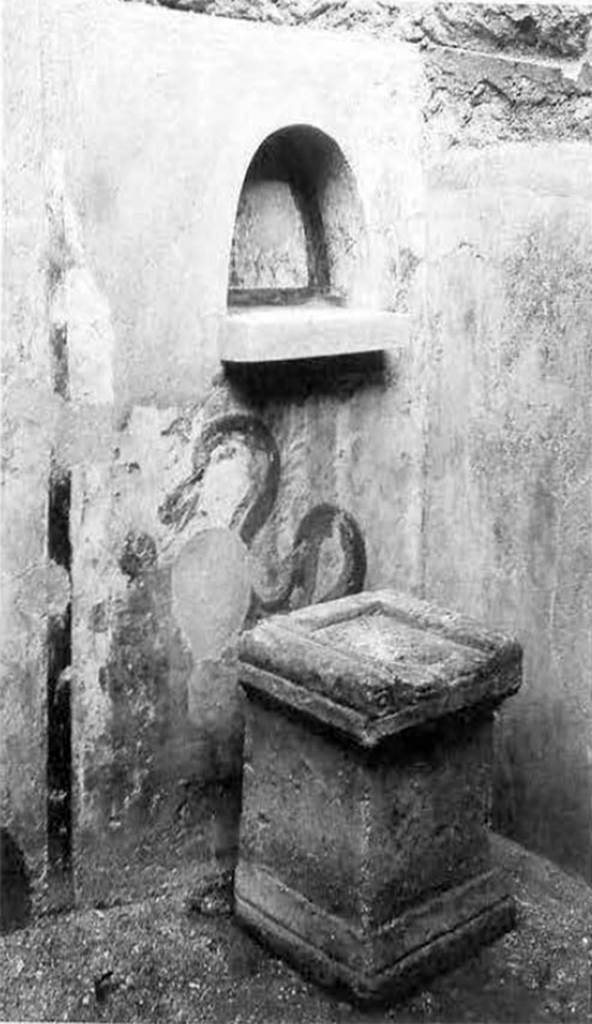 VI.7.23 Pompeii. 1937-39. Kitchen, north wall with niche and painting of serpent.
Photo courtesy of American Academy in Rome, Photographic Archive.  Warsher collection no. 957
