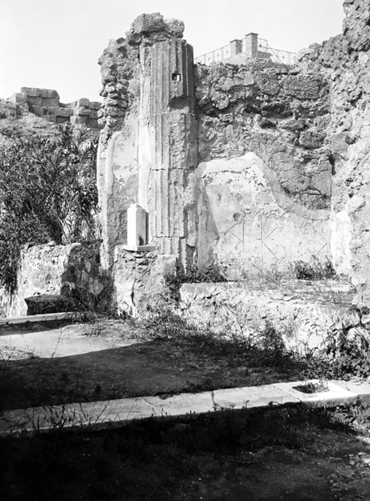 231604 Bestand-D-DAI-ROM-W.1174.jpg
VI.7.23 Pompeii. W.1174. Looking north-east to open room, in corridor leading to garden area.
Photo by Tatiana Warscher. Photo © Deutsches Archäologisches Institut, Abteilung Rom, Arkiv. See http://arachne.uni-koeln.de/item/marbilderbestand/231604 

