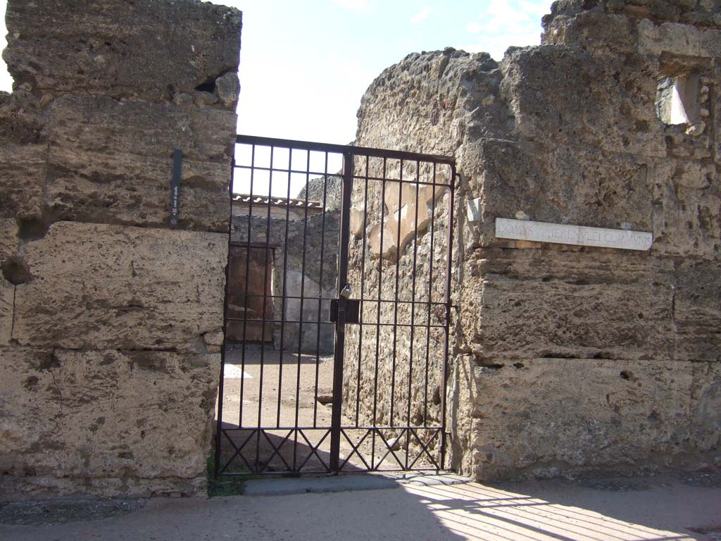 VI.7.23 Pompeii. October 2014. Entrance doorway on Via Mercurio. Photo courtesy of Michael Binns.
