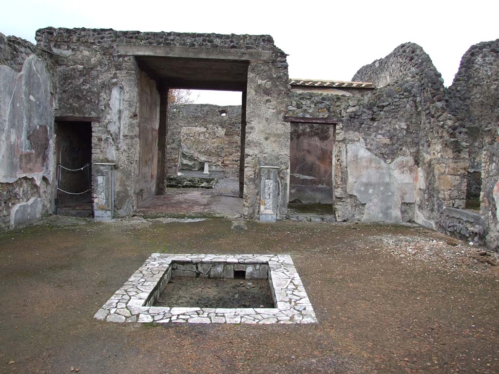 VI.7.23 Pompeii.  Atrium with impluvium.