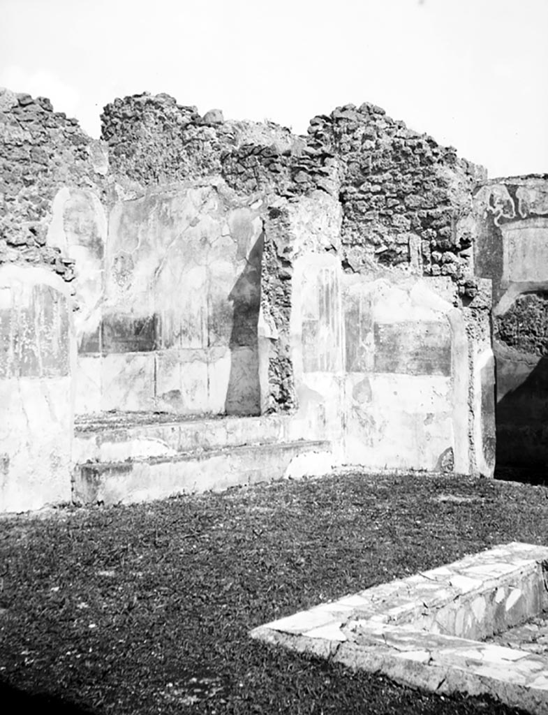 VI.7.23 Pompeii. July 2021. 
Looking towards east side of atrium with entrance doorway, doorway to small room and south-east corner with steps to upper floor.
Photo courtesy of Johannes Eber.
According to Pagano and Prisciandaro, found in March 1830 in the small room to the left of the entrance, was a small wooden box.
In the box was a seal with the letters -  

A(uli) Herenul(ei)
Communis               [CIL X 8058, 39]

See Pagano, M. and Prisciandaro, R., 2006. Studio sulle provenienze degli oggetti rinvenuti negli scavi borbonici del regno di Napoli. Naples: Nicola Longobardi. 
(p.143 and PAH II, 235; III, 104).
See Della Corte, M., 1965. Case ed Abitanti di Pompei. Napoli: Fausto Fiorentino. (p.45, S.50).

