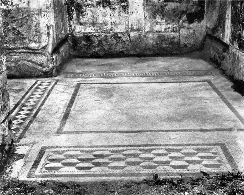 VI.8.20 Pompeii. c.1930. 
Room 5, looking across black and white mosaic pavement, a room with two alcoves each with a patterned threshold of mosaic.
See Blake, M., (1930). The pavements of the Roman Buildings of the Republic and Early Empire. Rome, MAAR, 8, (p.85,119, & Pl.33, tav.4).
