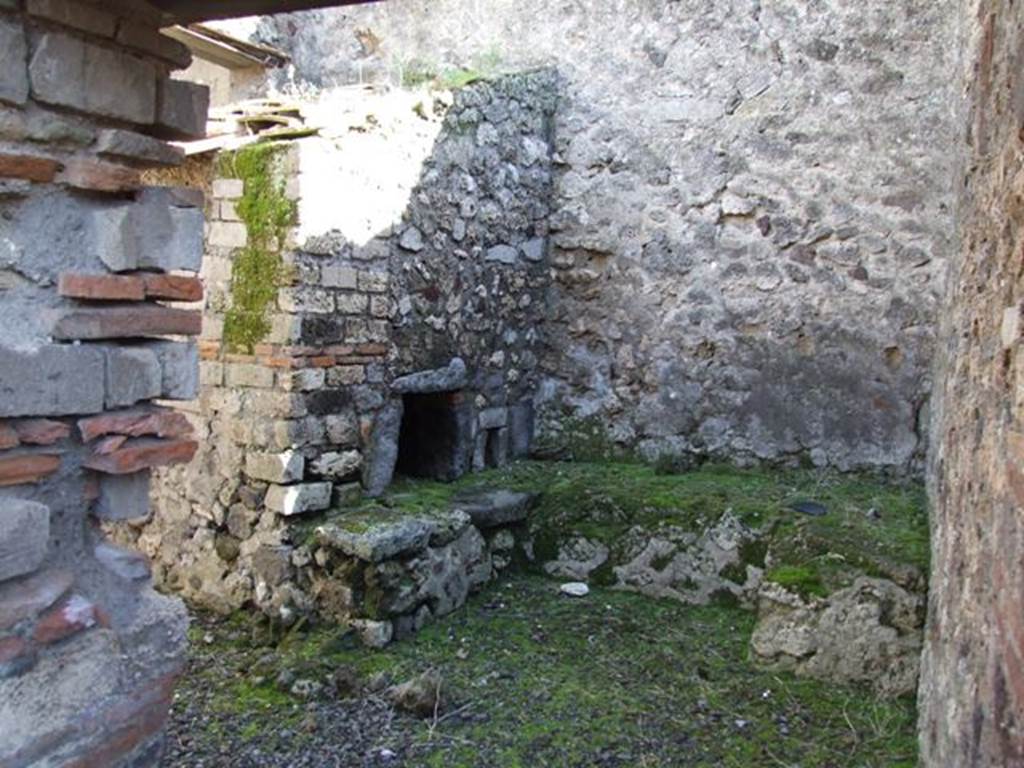 VI.8.20 Pompeii. March 2009.  Room 16.  Kitchen.  With oven and bench?