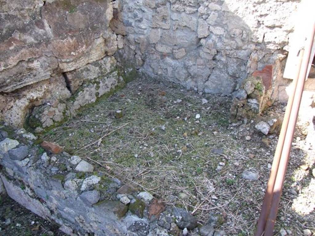 VI.8.20 Pompeii. March 2009.  North west corner of peristyle area. Smaller vat ?