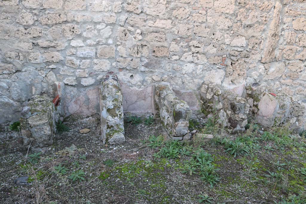 VI.8.20 Pompeii. December 2018. 
Small treading vats on north side of peristyle area near north-west corner. Photo courtesy of Aude Durand.
