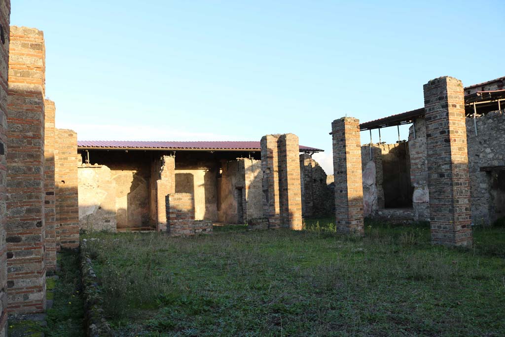 VI.8.20 Pompeii. December 2018. Looking east from north-west corner of peristyle. Photo courtesy of Aude Durand.