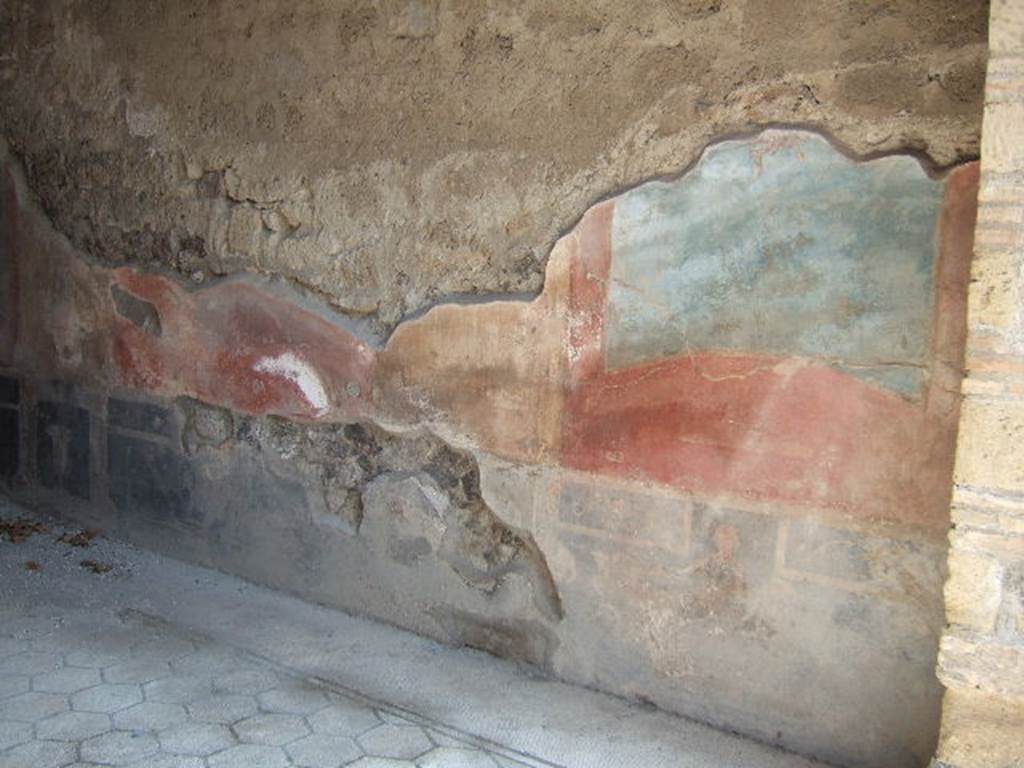 VI.9.2 Pompeii. May 2006. Room 26, west end of south wall.