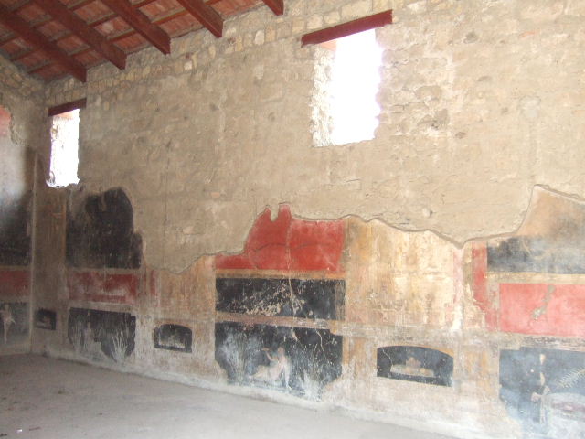 VI.9.2 Pompeii.   December 2007.  Room 27. Painting of griffin.