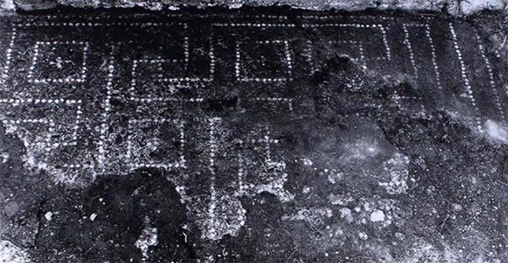 VI.9.2 Pompeii. Floor of room 13, cubiculum on south side of atrium.
According to PPM, the floor was of cocciopesto with a decoration outlined with white tesserae which showed a “net” design of meanders and swastikas alternating with squares with small crosses in the centres.
