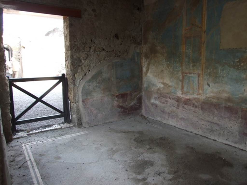 VI.9.2 Pompeii.   December 2007.  Room 29.  East wall with door to atrium, painted wall and mosaic floor.