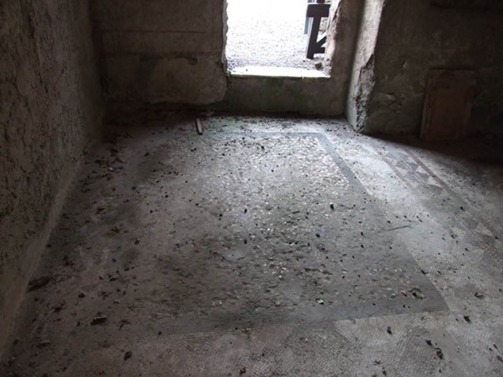 VI.9.2 Pompeii. December 2007.  Room 31, mosaic floor. Looking north towards doorway. 