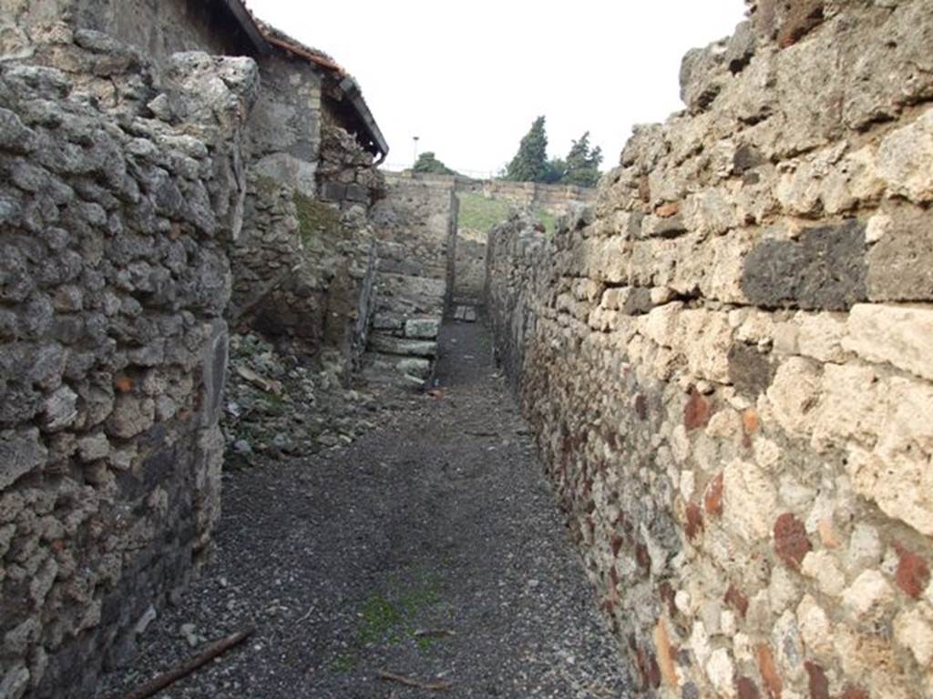 VI.9.2 Pompeii.   December 2007.  Room 30.  Corridor on east side of the house, looking north.