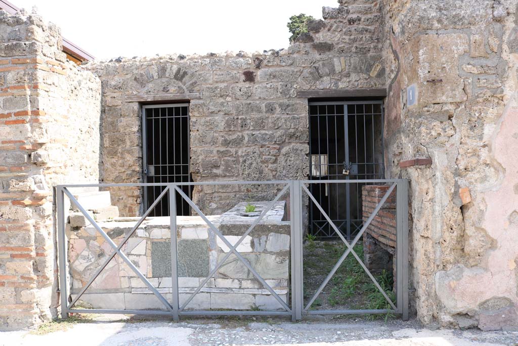VI.10.1 Pompeii. December 2018. Looking east towards entrance doorway to bar-room. Photo courtesy of Aude Durand.