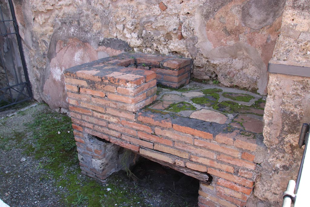 VI.10.1 Pompeii. October 2022. Hearth on south side of bar-room. Photo courtesy of Klaus Heese.