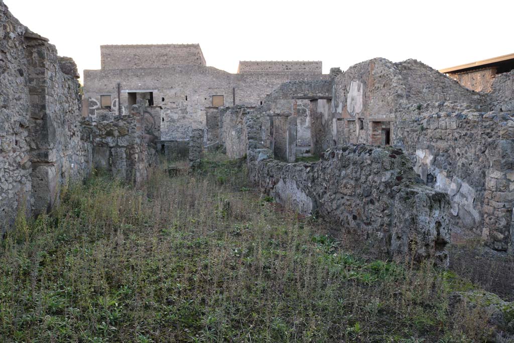 VI.10.4 Pompeii. December 2018. 
Looking west to front of house, and bar at VI.10.3, from garden area. Photo courtesy of Aude Durand.
