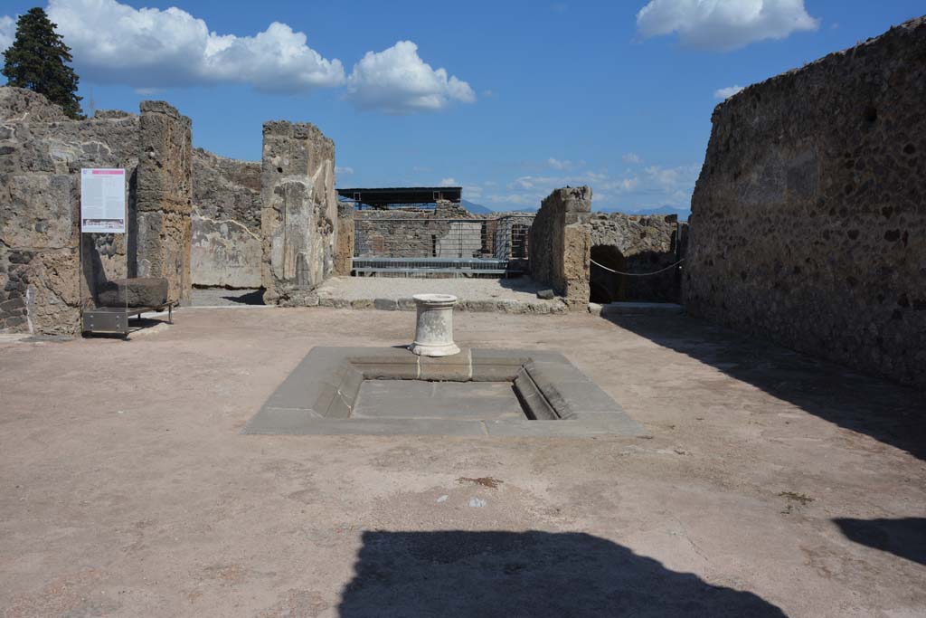 VI.10.7 Pompeii. September 2019. Looking east towards impluvium in atrium.
Foto Annette Haug, ERC Grant 681269 DÉCOR.

