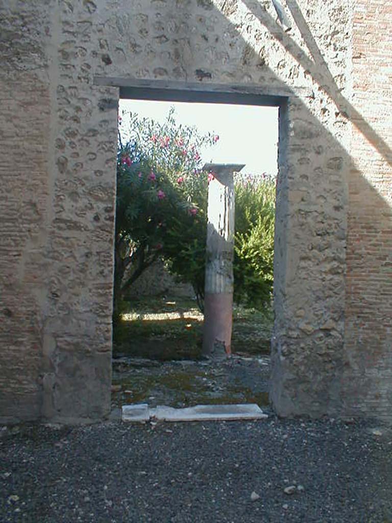 VI.10.9 Pompeii. September 2004. Doorway through to garden, part of VI.10.11.