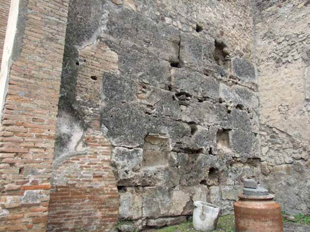 VI.10.10 Pompeii. May 2010. West wall. According to Eschebach, on the left of the shop would have been the stairs and a niche lararium. See Eschebach, L., 1993. Gebäudeverzeichnis und Stadtplan der antiken Stadt Pompeji. Köln: Böhlau. (p.195)

