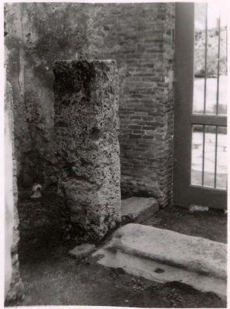 VI.10.11 Pompeii. Pre-1943. Photo by Tatiana Warscher.
Room 1, looking towards east wall of fauces with two small doorways for use when the large door would have been closed.
According to Warscher – this photo showed “The remains of the side door of the house. I have no doubt that there was originally another block above the block and that they formed the door pilaster.” 
See Warscher, T. Codex Topographicus Pompeianus, IX.1. (1943), Swedish Institute, Rome. (no.72c).
